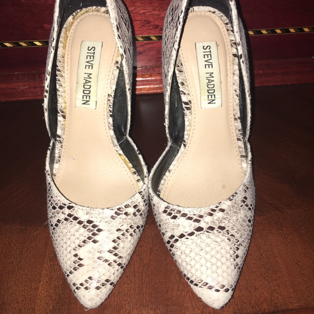 Steve Madden Pointed Toe Heels Sz 5 Snake Skin